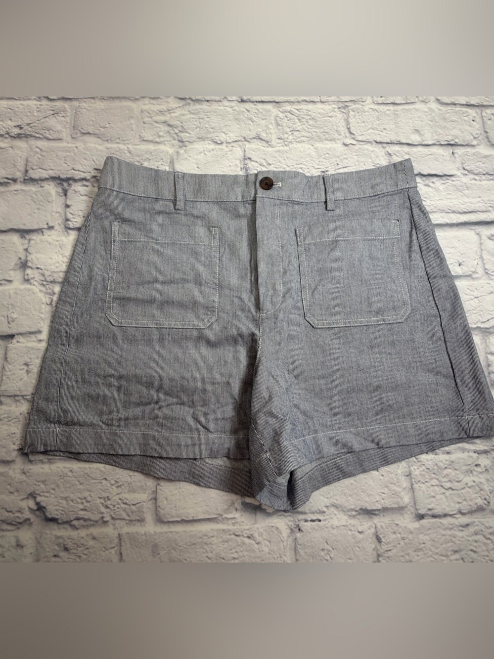 J. Crew Women’s Light Gray/White Casual Cuffed Shorts. Size 30 (10)
